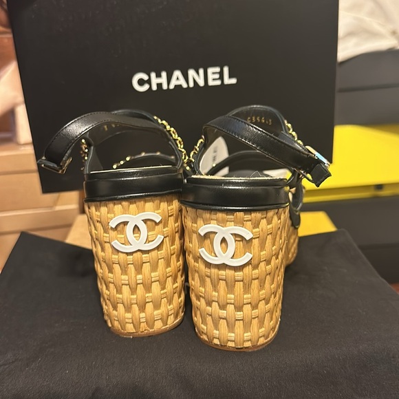 2020 Chanel Interlocking CC Logo Slingback Sandals - Picture 4 of 9